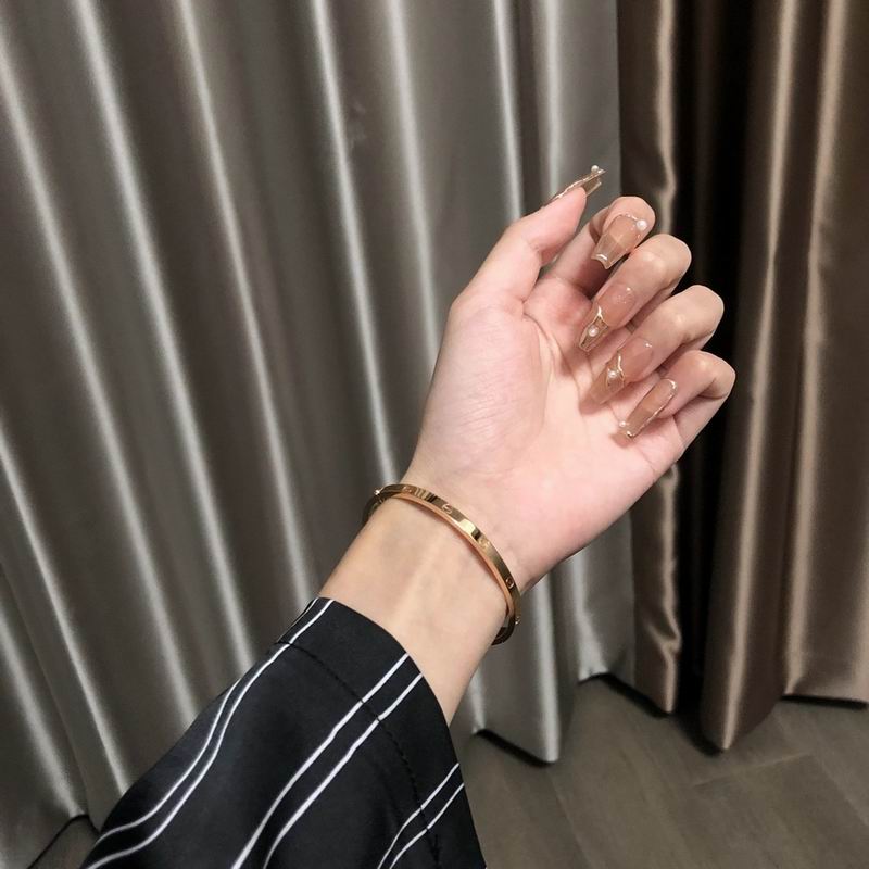 Cartier bracelet 11lyx39 (9)