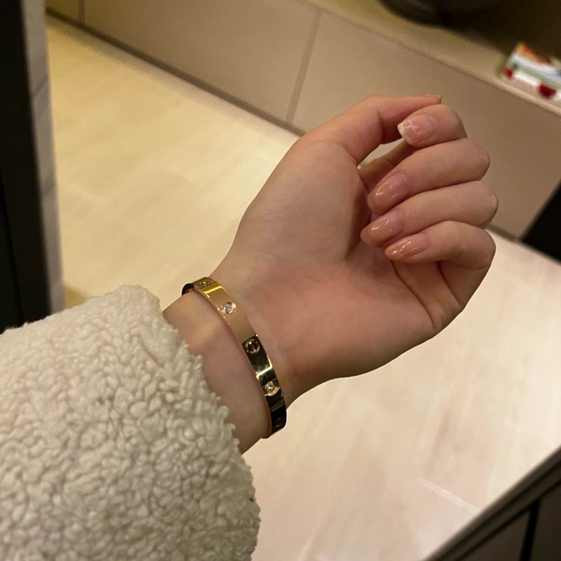 Cartier bracelet 12lyx40 (7)