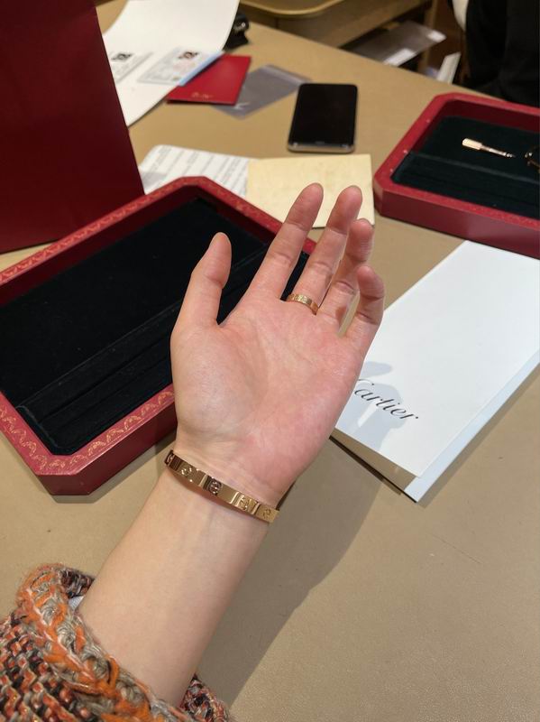 Cartier bracelet 12lyx41 (9)