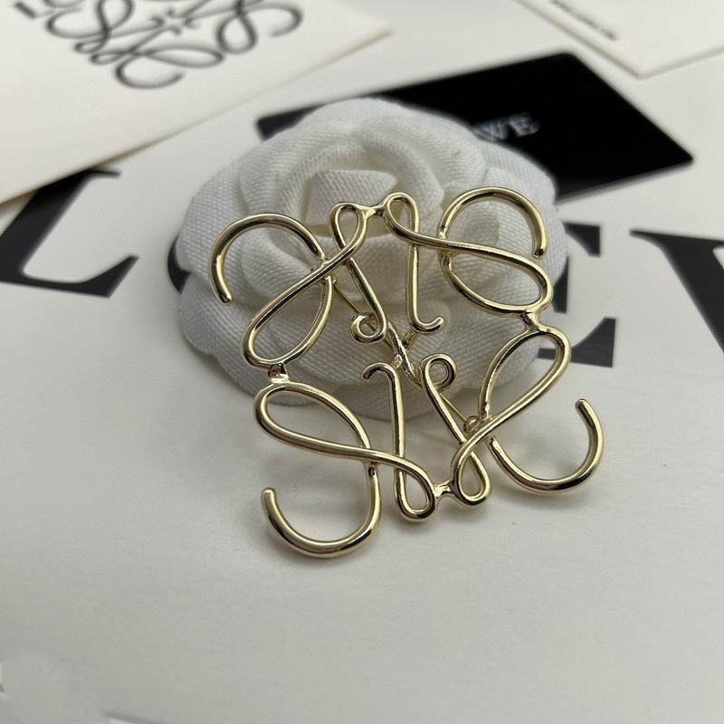 Loewe brooch 01lyw14 (3)