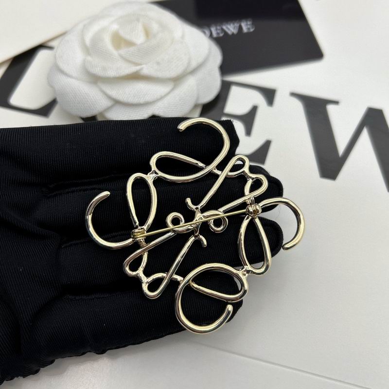 Loewe brooch 01lyw14 (4)