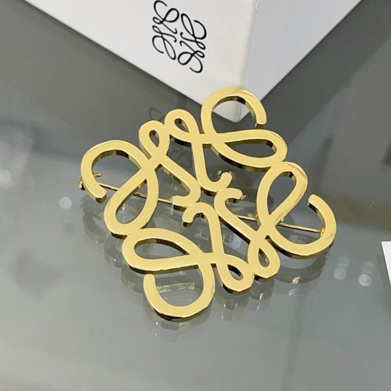 Loewe brooch 01lyw15 (3)
