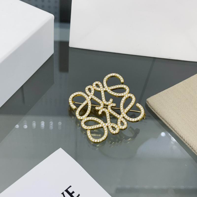 Loewe brooch 01lyw16 (3)