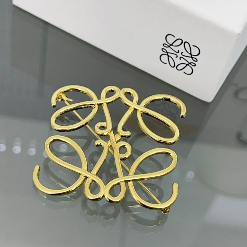 Loewe brooch 01lyw17 (3)