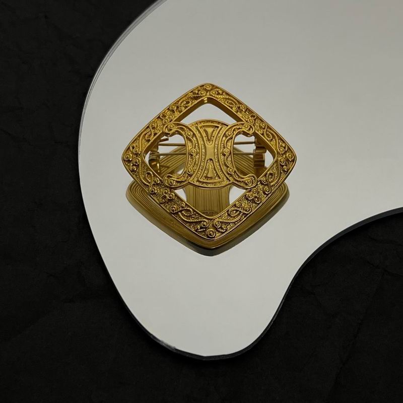 Celine Brooch 01lyr01 (3)