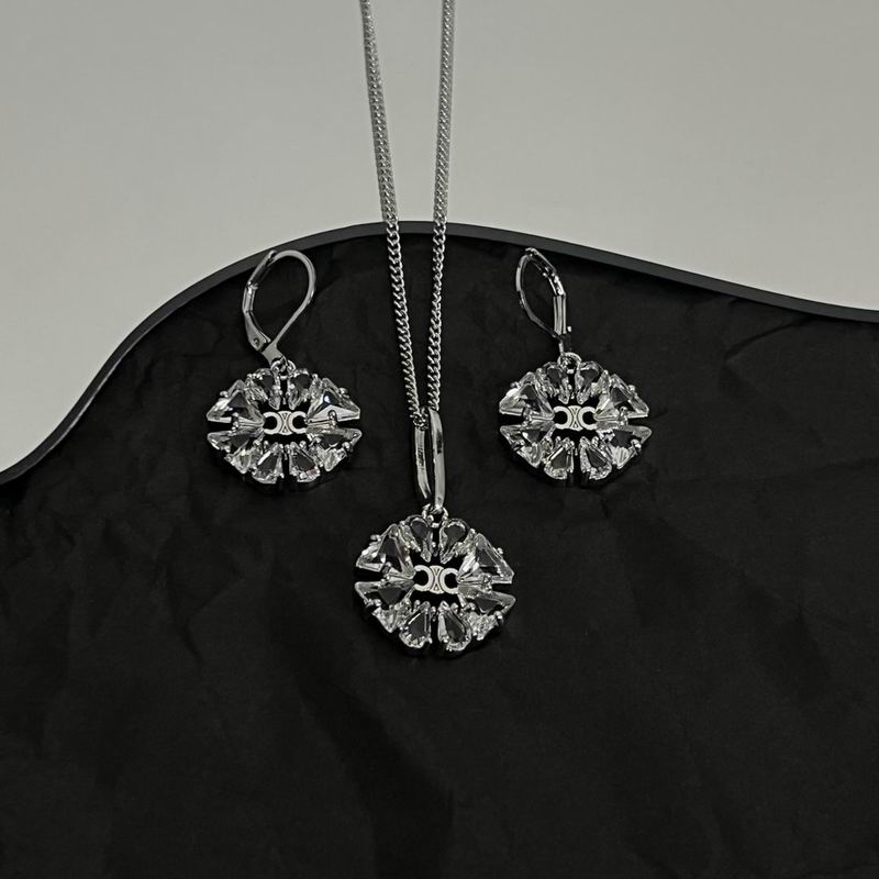 Celine Necklace  01lyr08 (3)