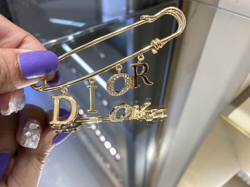 Dior Brooch 04lyr15 (3)