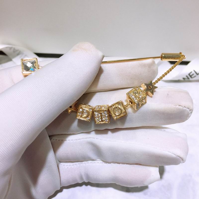 Dior Brooch 04lyr32 (4)