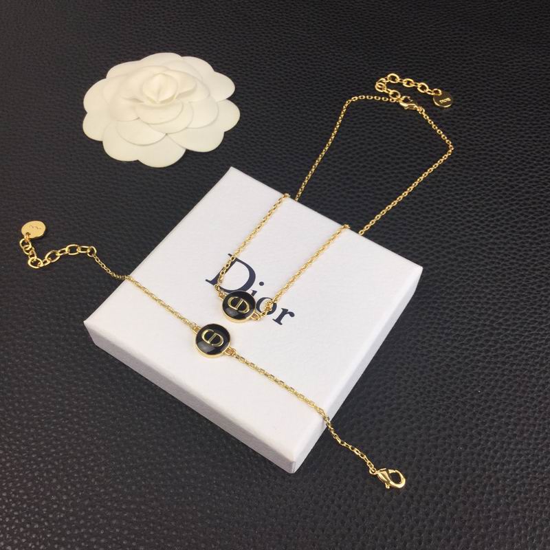 Dior Suits 04lyr27 (1)