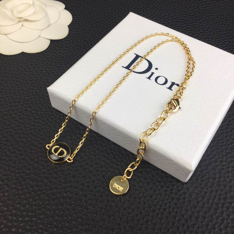 Dior Suits 04lyr27 (4)