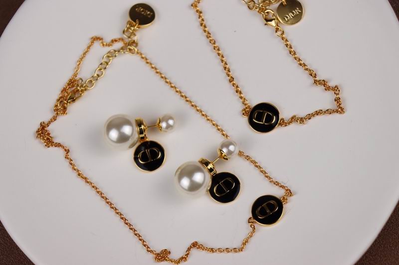 Dior Suits 04lyr28 (1)