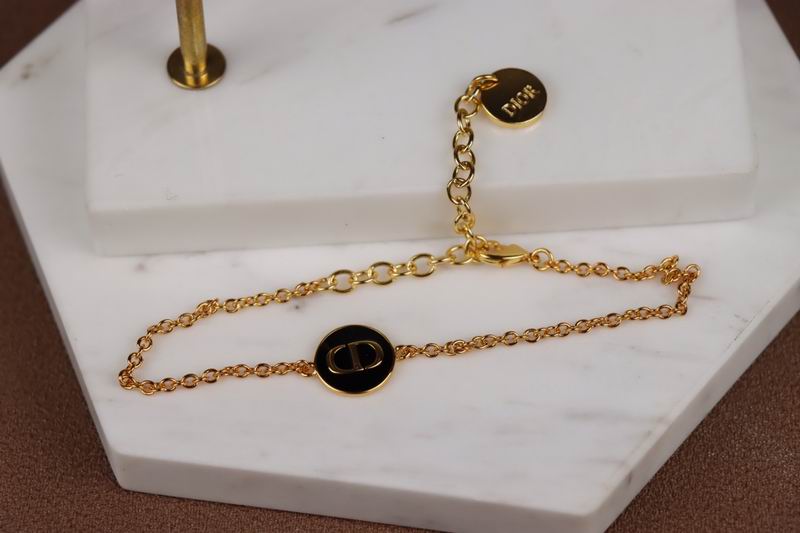 Dior Suits 04lyr28 (3)