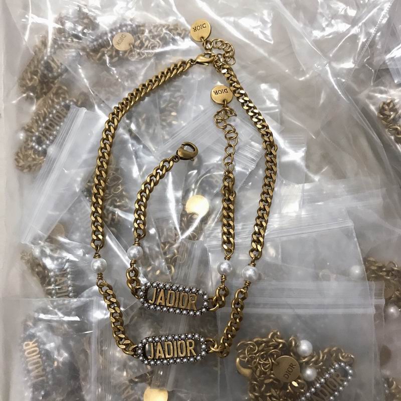 Dior Suits 04lyr30 (3)