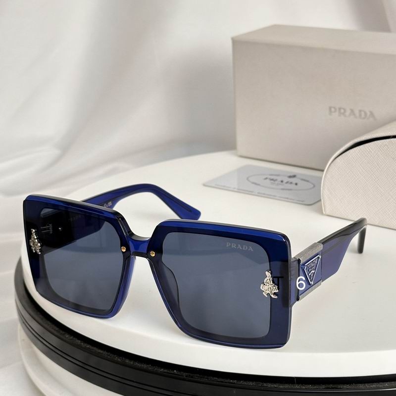 Prada PR136 69 10-142 e02