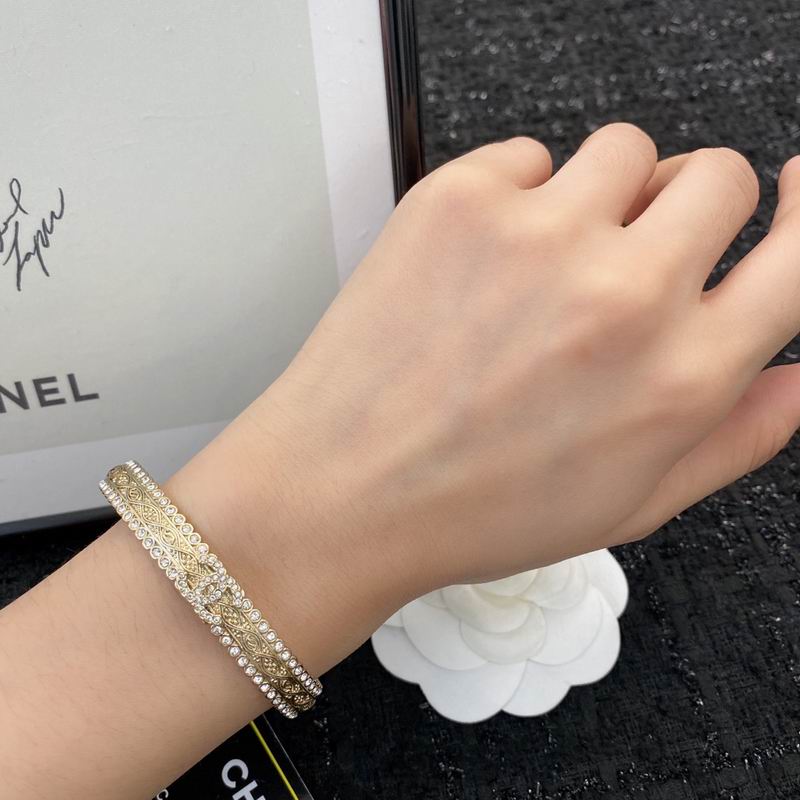 Chanel bracelet 1lyx32 (7)