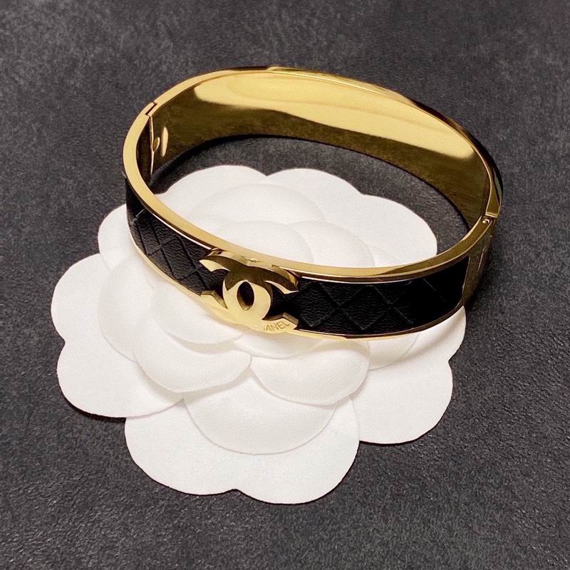 Chanel bracelet 2lyx37 (6)