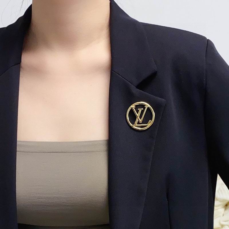 LV Brooch 03lyr01 (2)