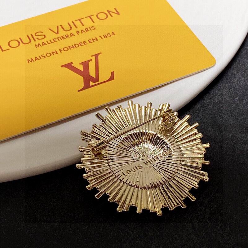 LV Brooch 03lyr02 (3)