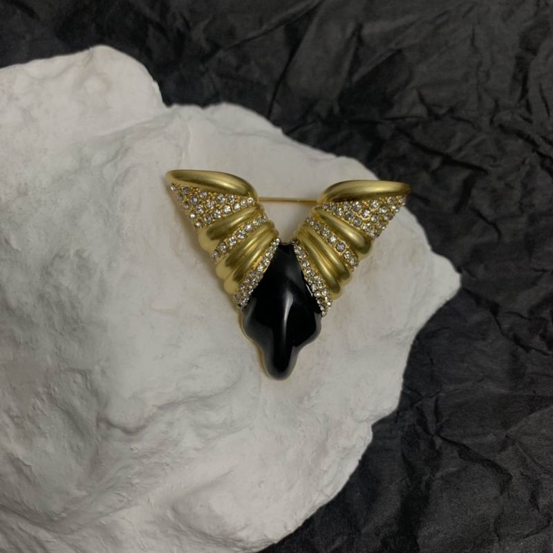 LV Brooch 03lyr03 (10)