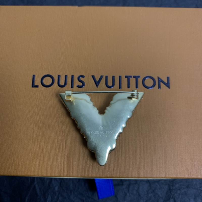 LV Brooch 03lyr03 (12)