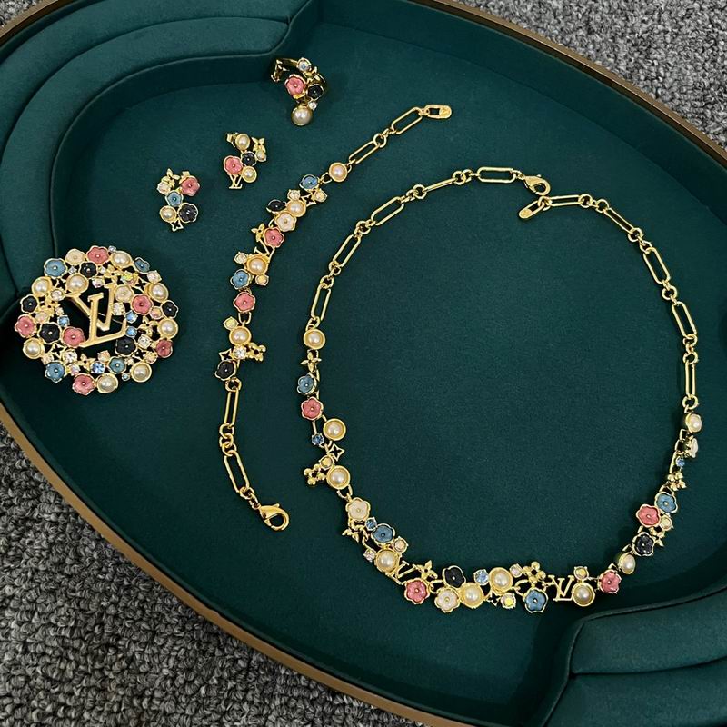 LV Brooch 03lyr03 (3)