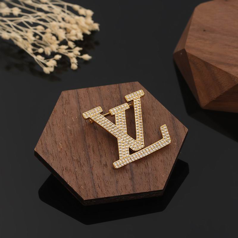LV Brooch 03lyr04 (6)
