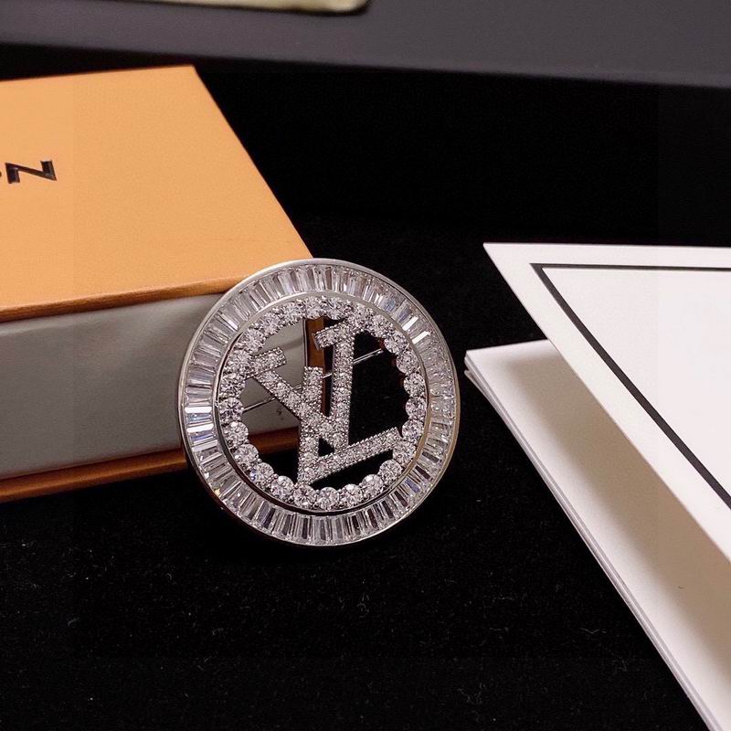 LV Brooch 03lyr05 (7)