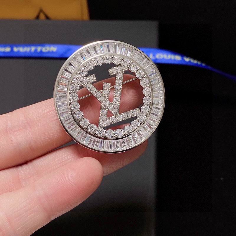 LV Brooch 03lyr05 (9)
