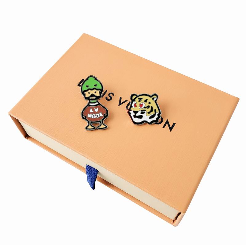 LV Brooch 03lyr06 (1)