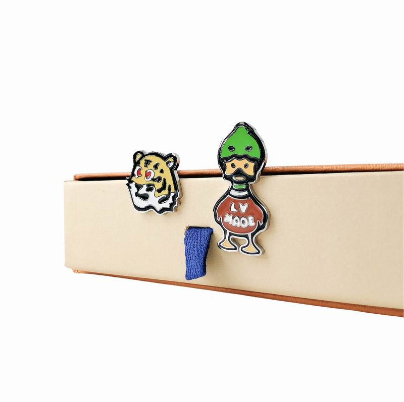 LV Brooch 03lyr06 (2)