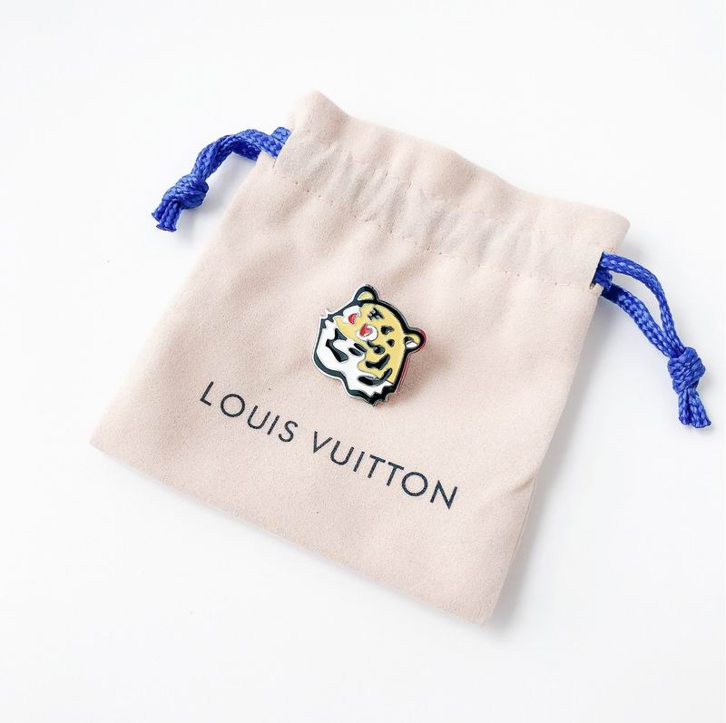 LV Brooch 03lyr06 (3)