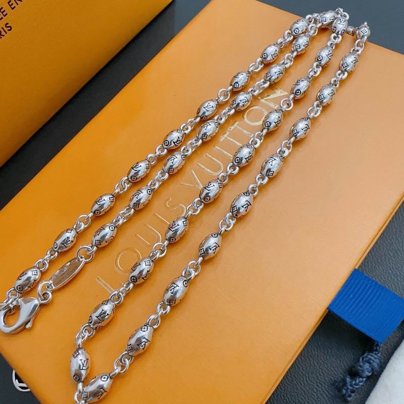 LV Suits 02lyr01 (3)