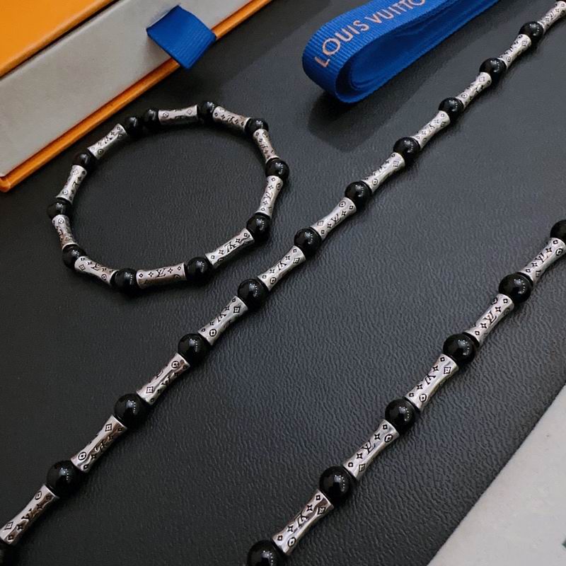 LV Suits 02lyr03 (5)