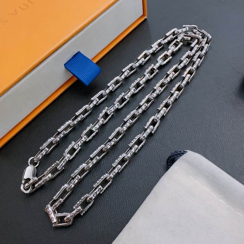 LV Suits 02lyr04 (3)