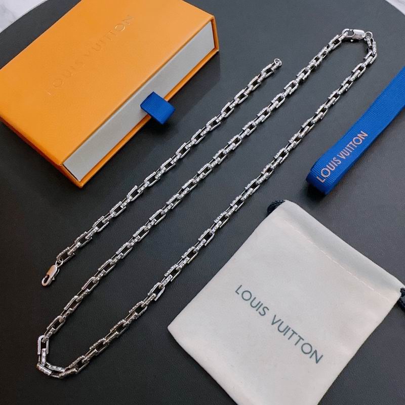 LV Suits 02lyr04 (5)