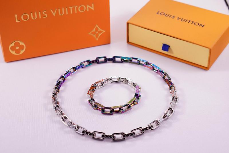 LV Suits 03lyr05 (5)