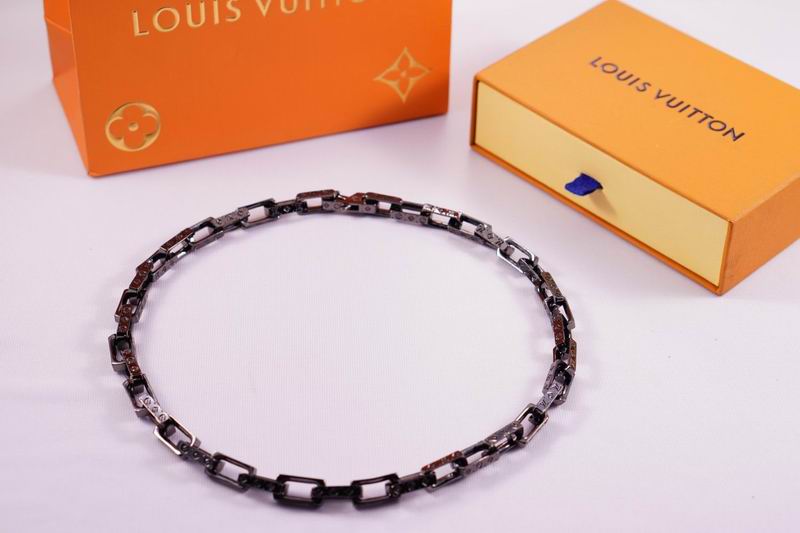 LV Suits 03lyr06 (1)