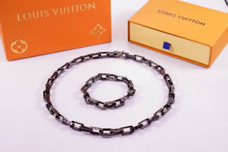 LV Suits 03lyr06 (4)