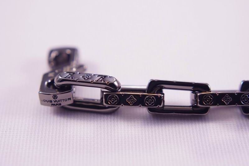 LV Suits 03lyr06 (6)