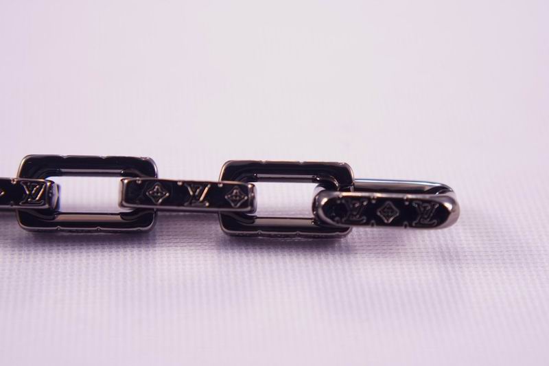 LV Suits 03lyr06 (7)