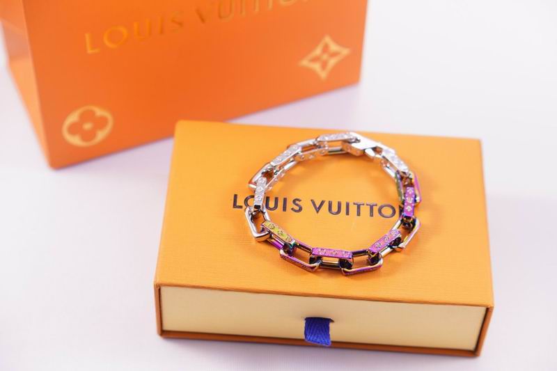 LV Suits 03lyr07 (3)