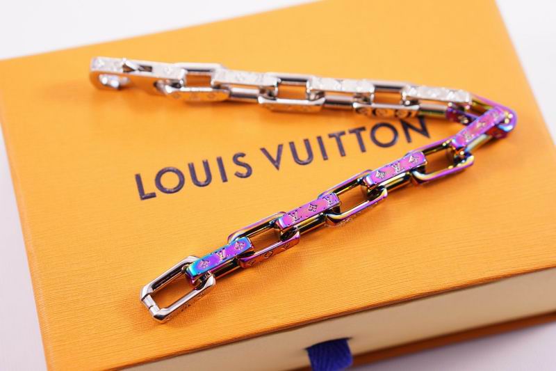 LV Suits 03lyr07 (4)