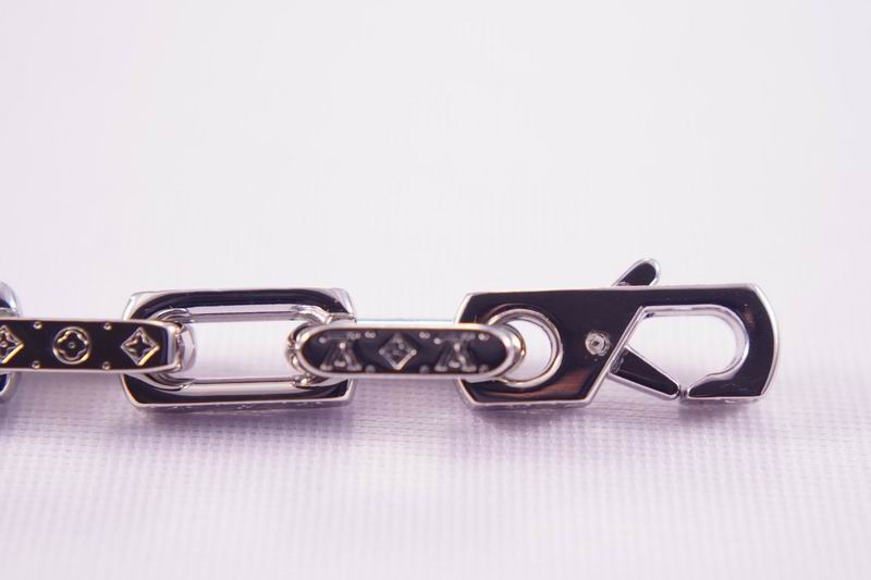 LV Suits 03lyr07 (6)