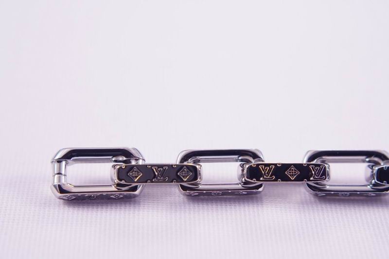 LV Suits 03lyr08 (8)