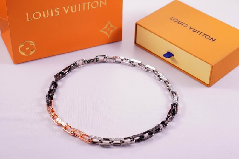 LV Suits 03lyr09 (2)