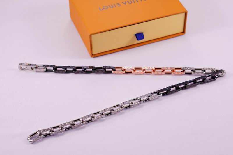 LV Suits 03lyr09 (4)