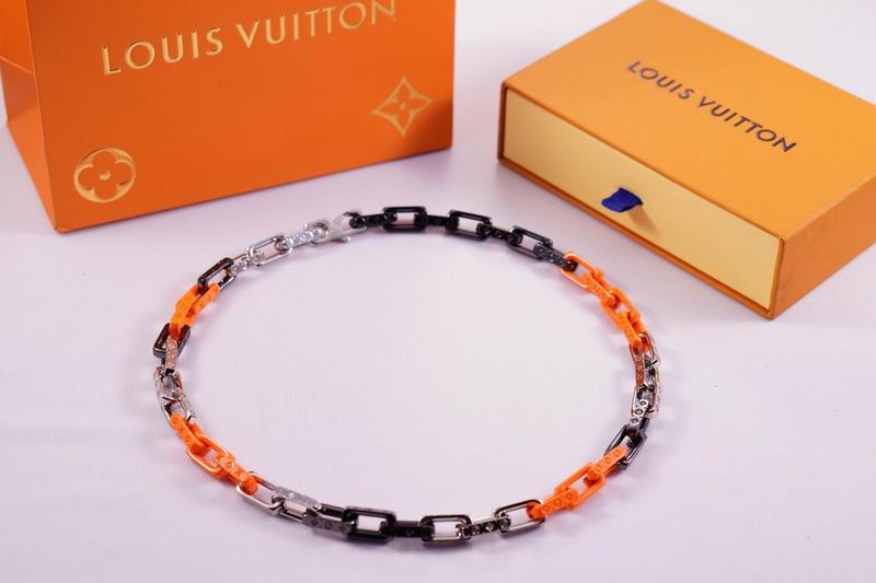 LV Suits 03lyr10 (2)