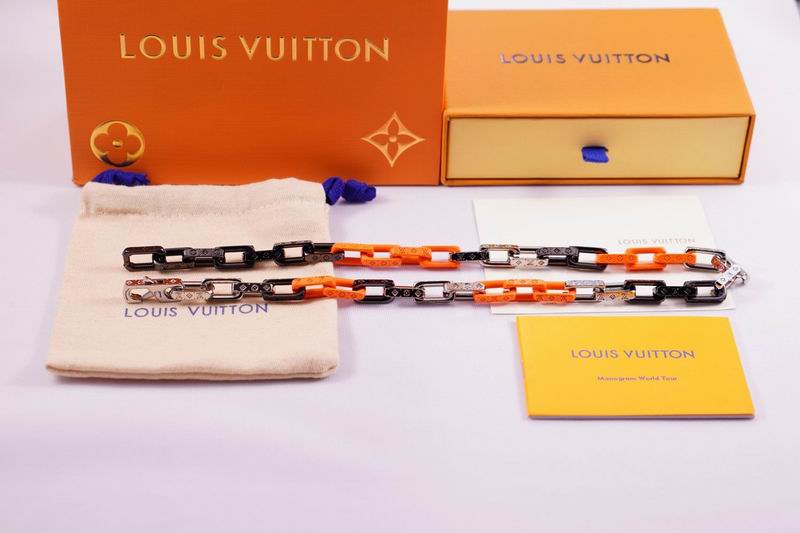 LV Suits 03lyr10 (3)