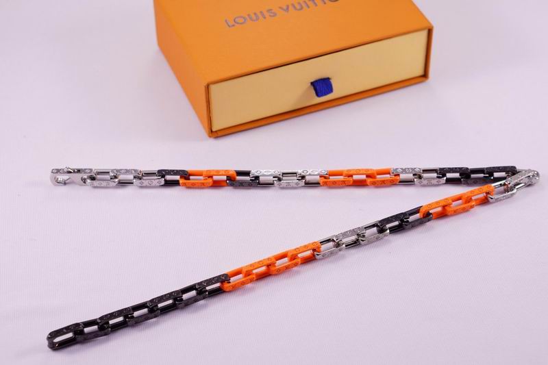 LV Suits 03lyr10 (4)