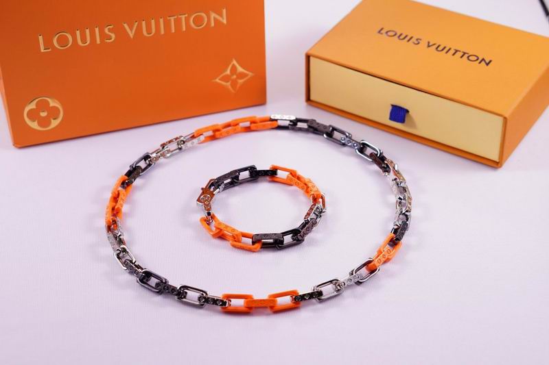 LV Suits 03lyr10 (5)